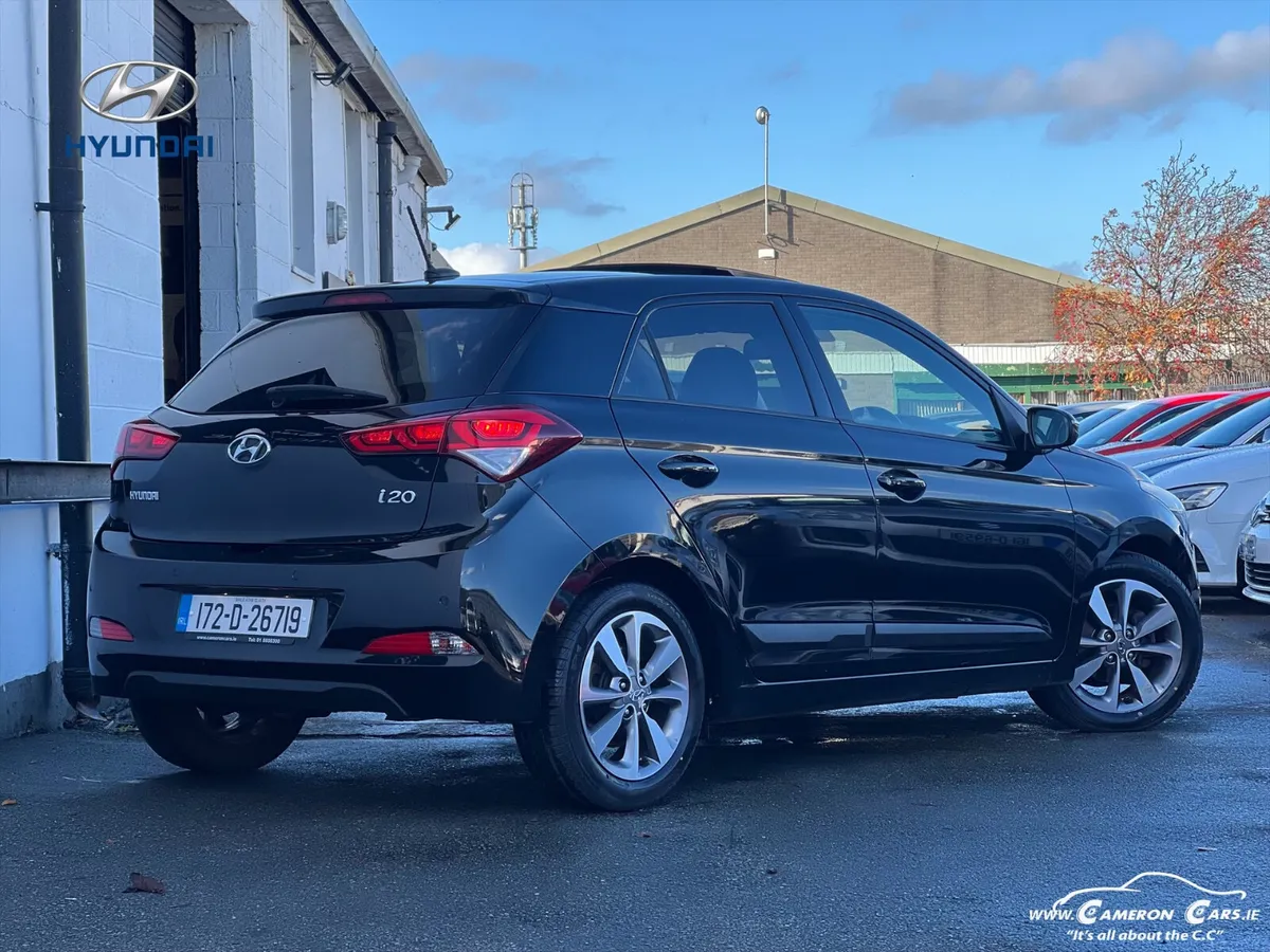 HYUNDAI i20 PREMIUM PANORAMIC ROOF - Image 2