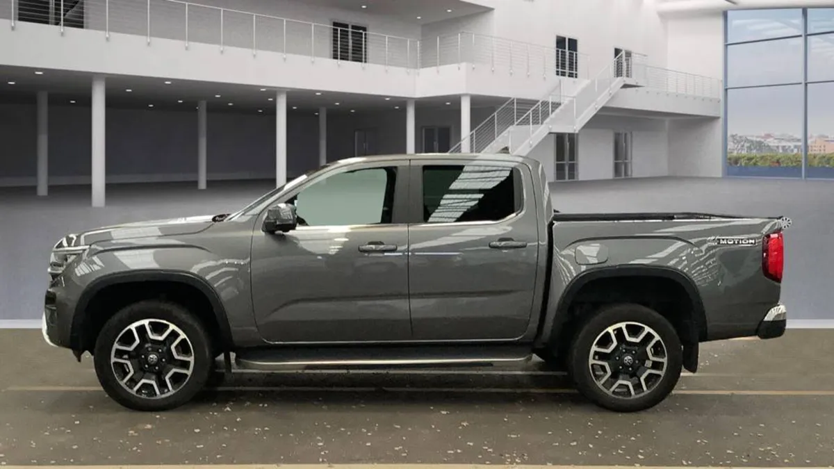 2023 Volkswagen Amarok 3.0 V6 TDI 240 Style Auto - Image 2