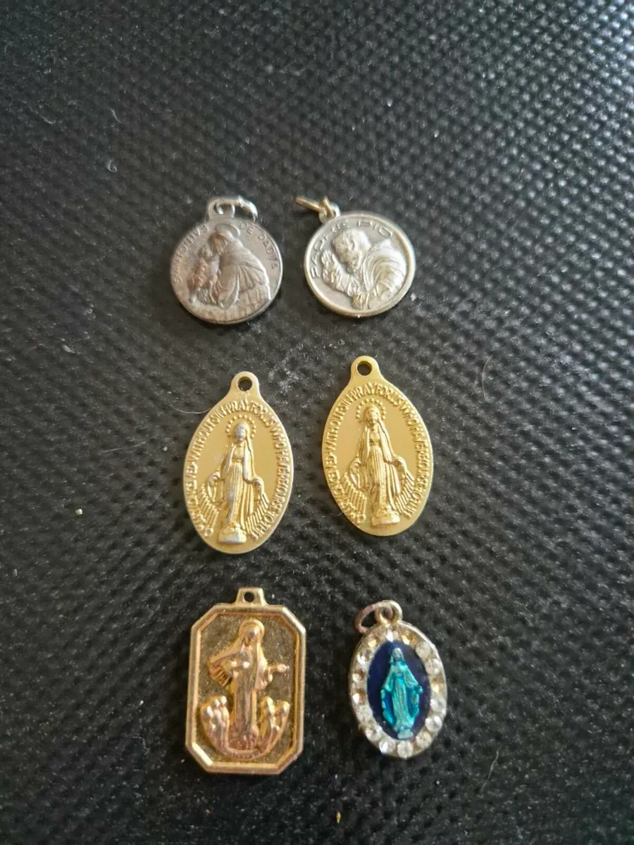 Holy medals - Image 1
