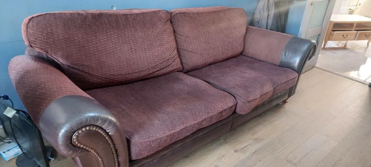 4 seater large sofa - Image 3