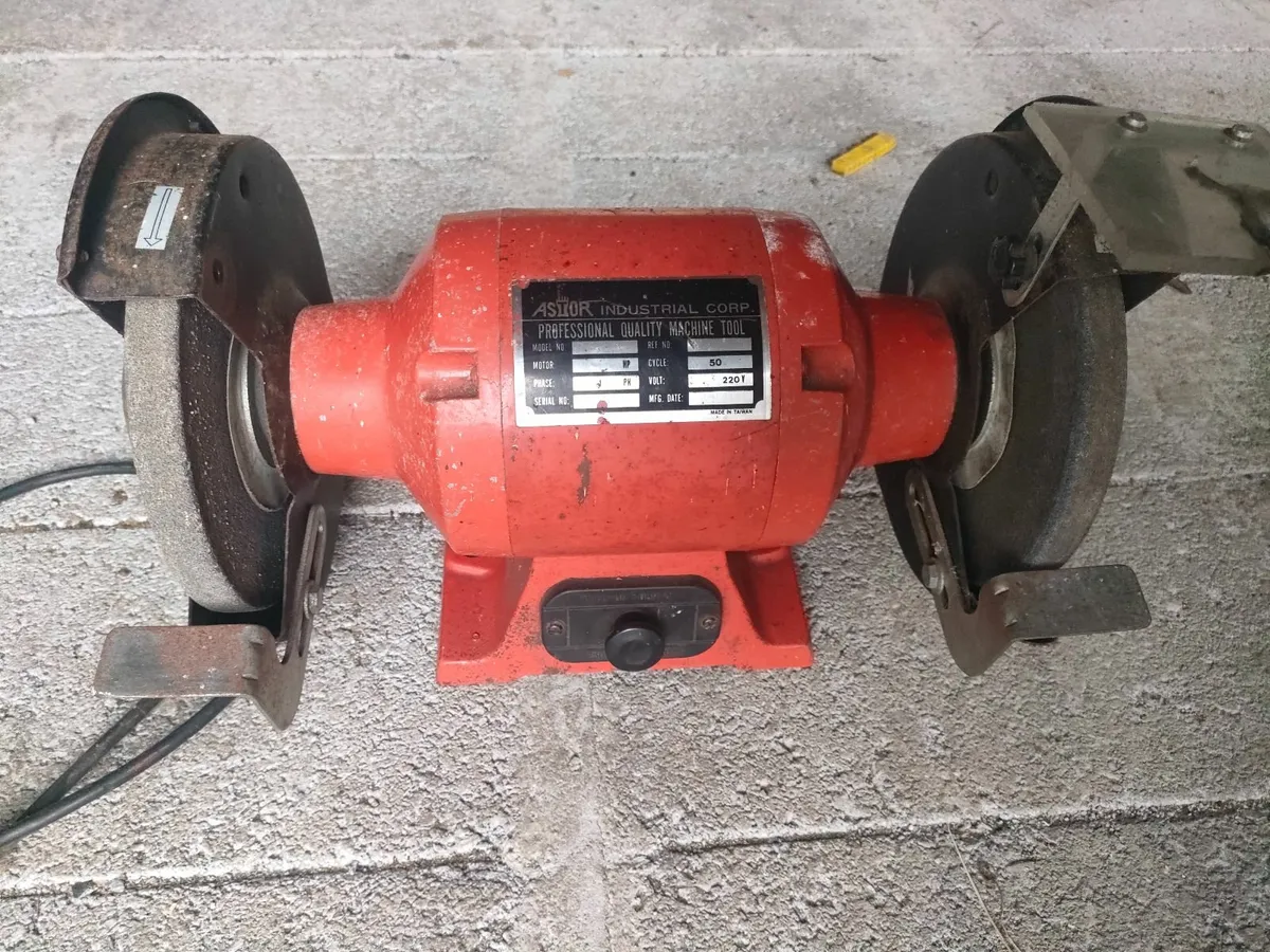 8 inch Bench Grinder - Image 1