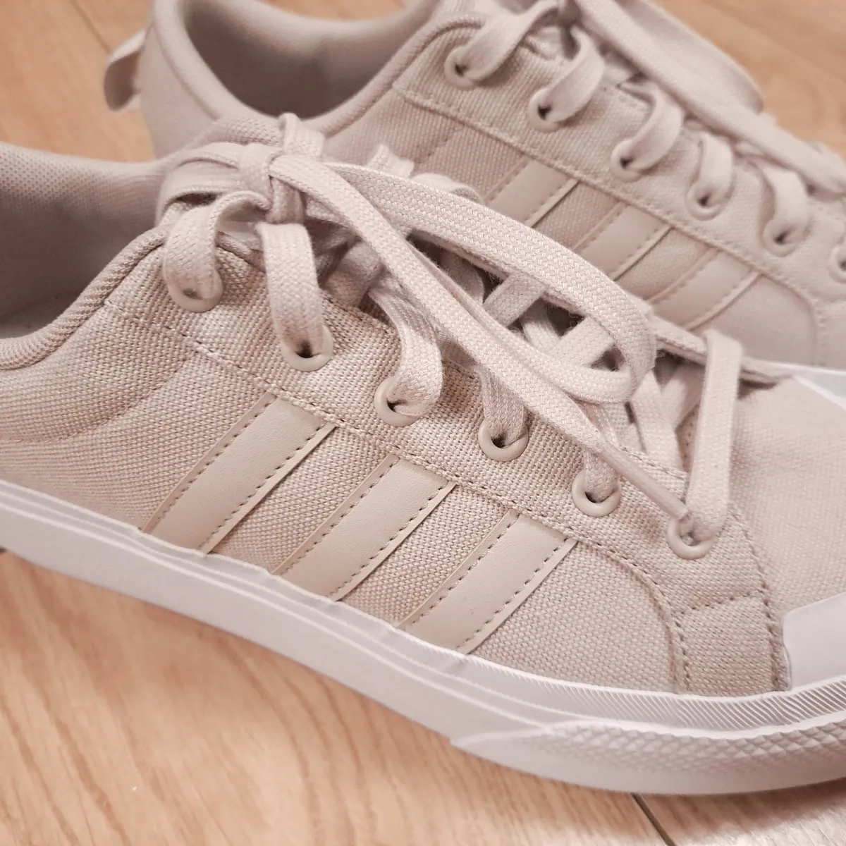 Adidas Beige Bravada 2.0 Canvas Trainers 8UK/42EU - Image 3