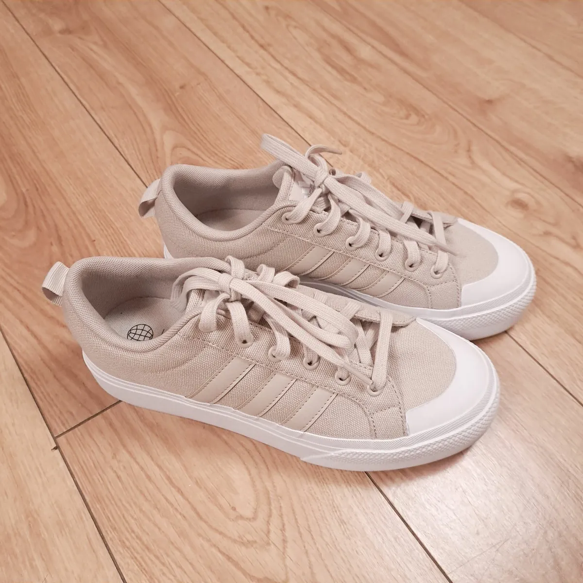 Adidas Beige Bravada 2.0 Canvas Trainers 8UK/42EU - Image 1
