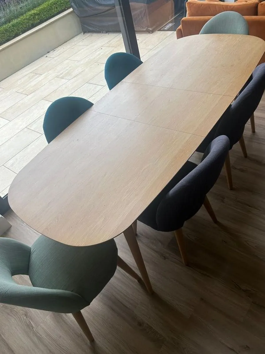 Dining table and chairs - Image 3