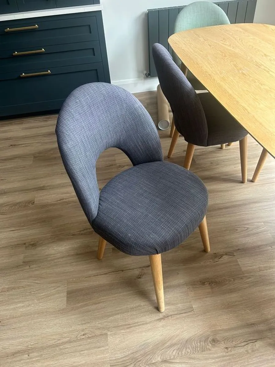 Dining table and chairs - Image 4