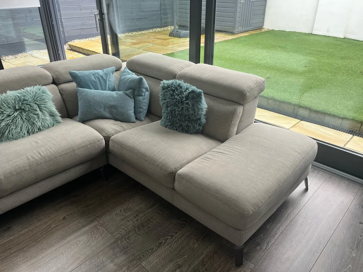 Couch lshaped - Image 1