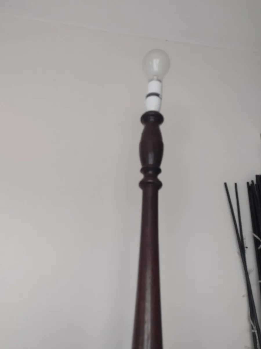 Tall antique wooden floor lamp - Image 4