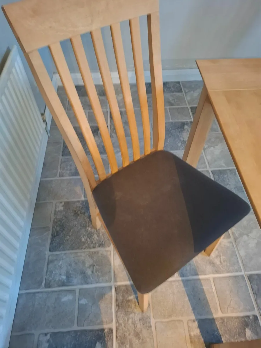 Dining table and chairs - Image 1