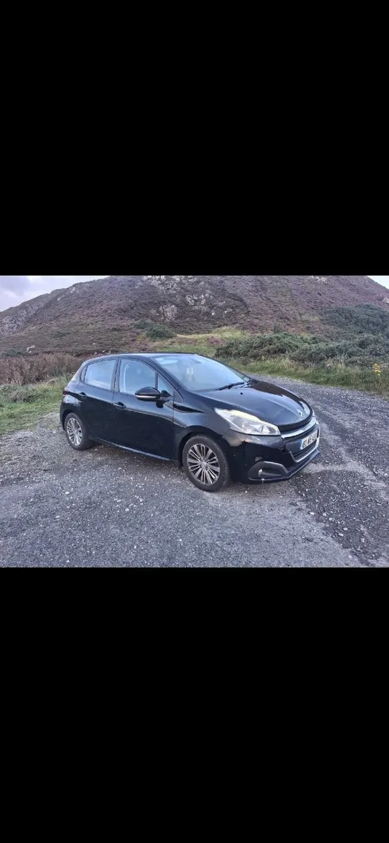 Puegeot 208 - Image 2