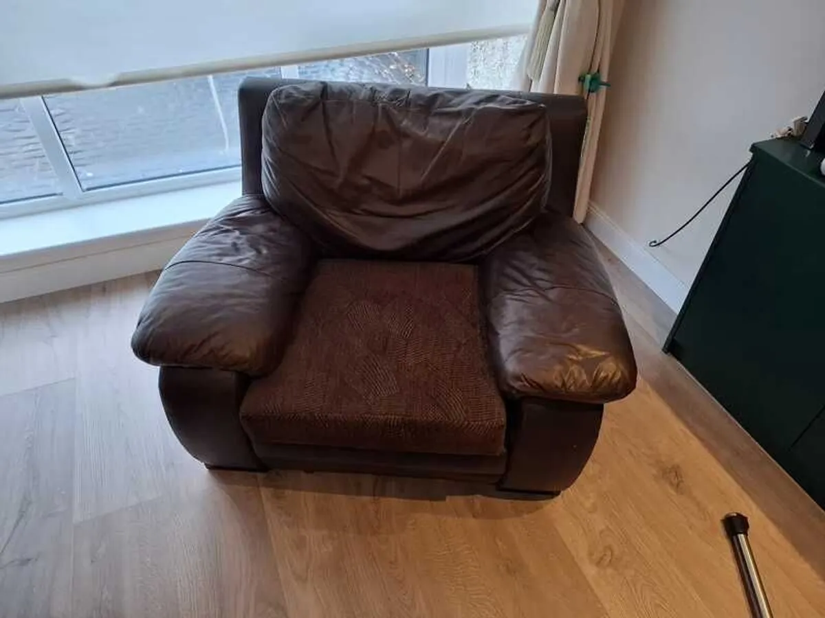 Leather 3 seater and matching chair - Image 2