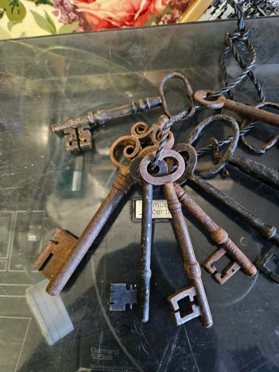 Vintage Antique Keys - Image 4