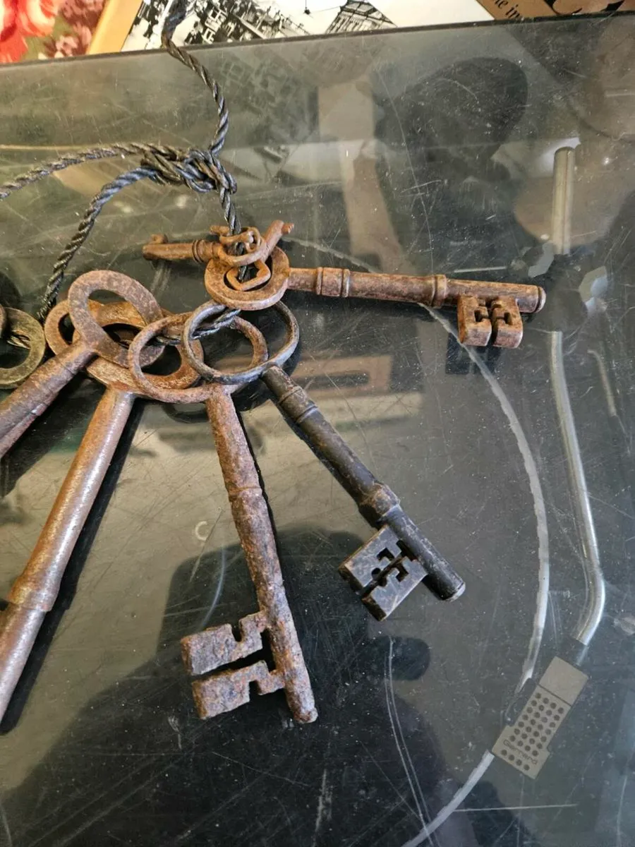 Vintage Antique Keys - Image 4