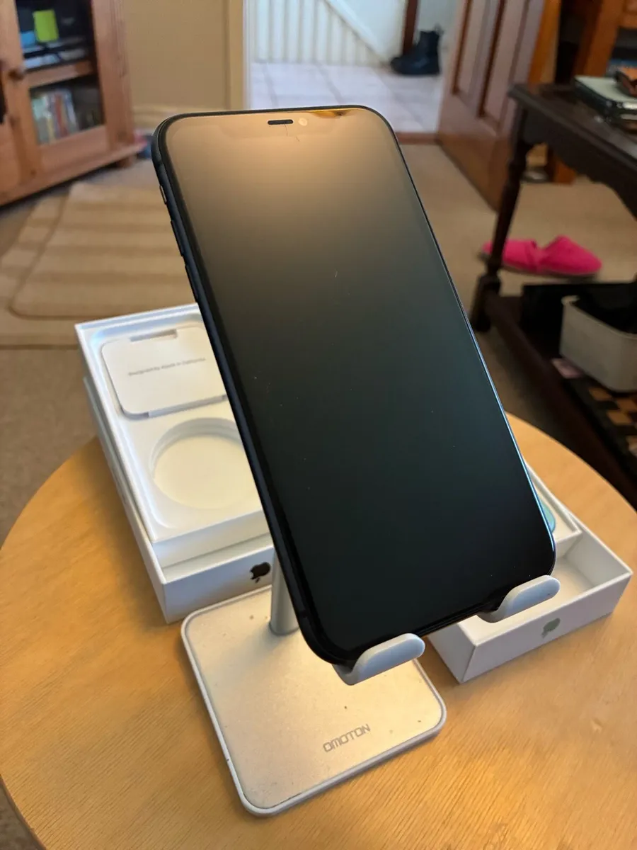 Two iPhones 11 (128GB) - Image 4
