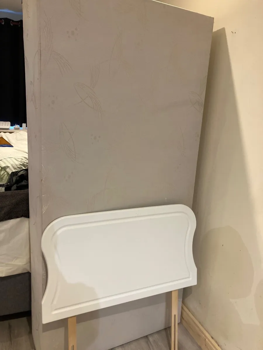 Single divan bed base and headboard