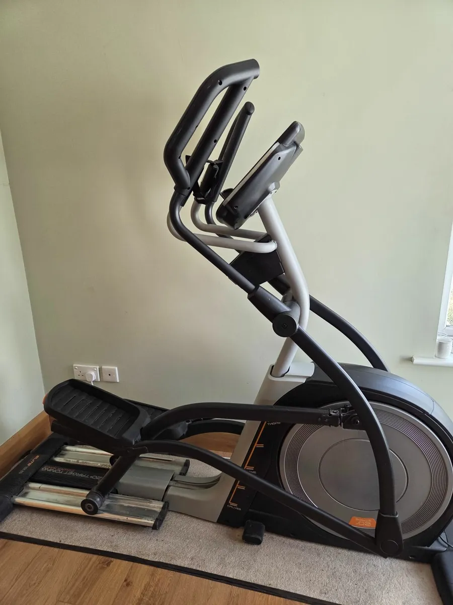 NordicTrack Elite 12.5 Elliptical Trainer - Image 3