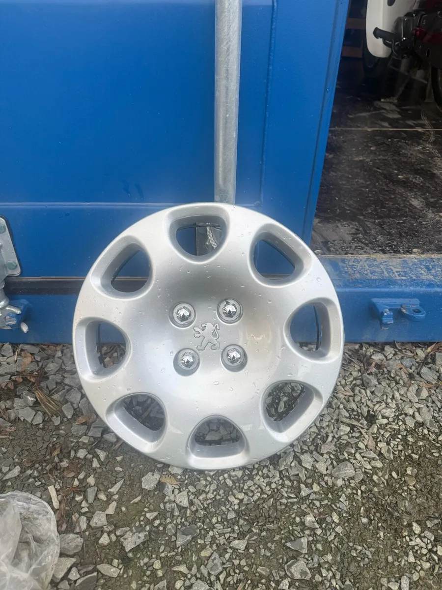 Peugeot wheel trims