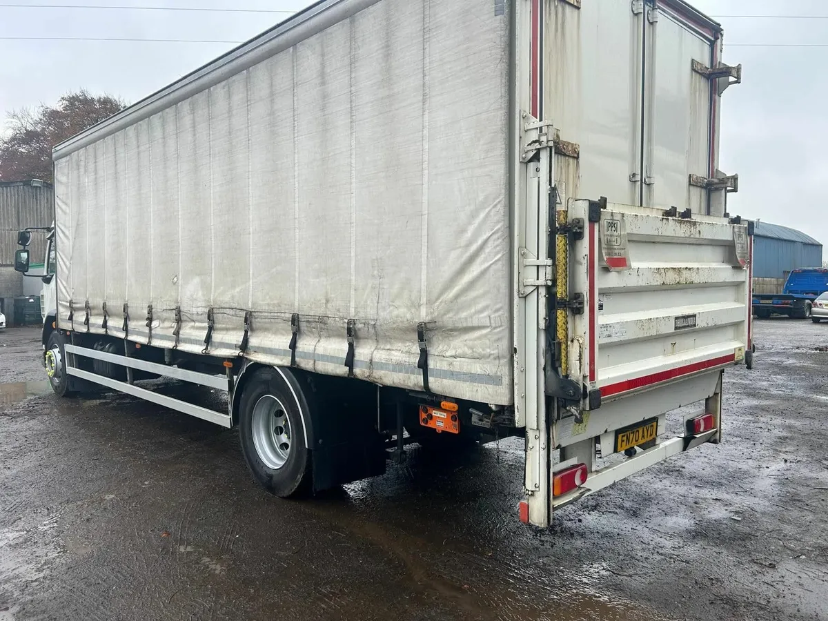 2021 DAF LF 260 CURTAINSIDER - Image 4