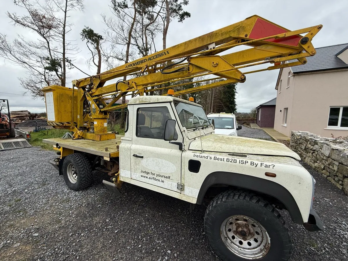 Land Rover Defender - Image 4