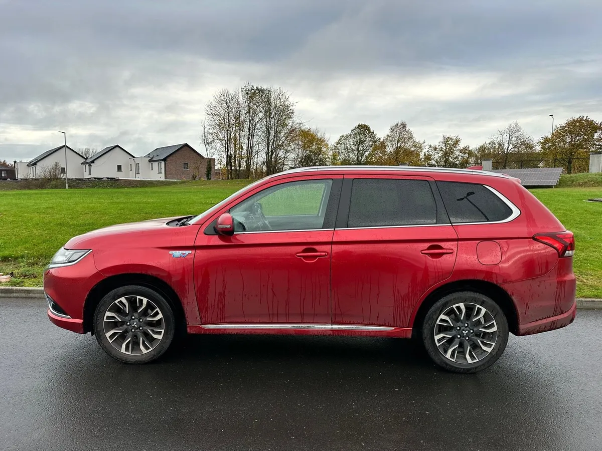 2016 Mitsubishi Outlander Automatic,  4x4 - Image 4