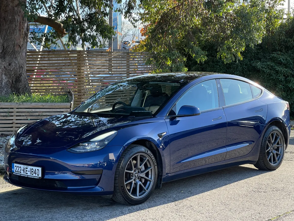 Tesla Model 3 2022 - Image 2