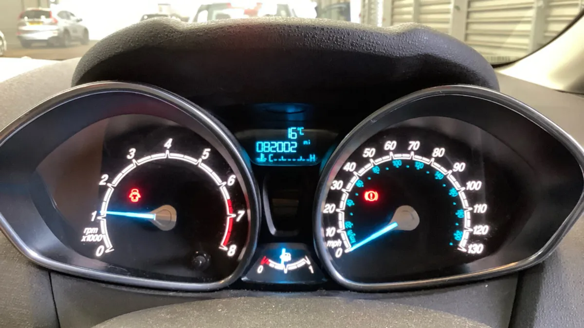 2015 Ford Fiesta 1.0 Petrol ZETEC - Image 3