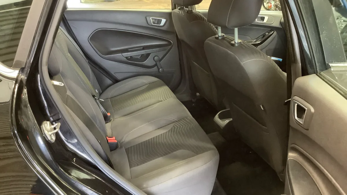2015 Ford Fiesta 1.0 Petrol ZETEC - Image 4