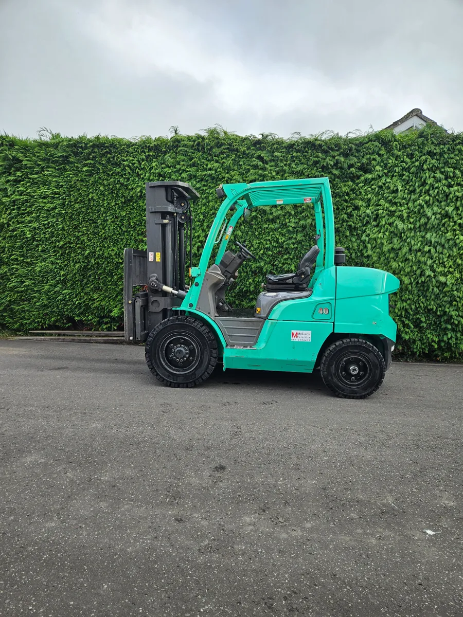 Mitsubishi 4 ton  Container mast - Image 1