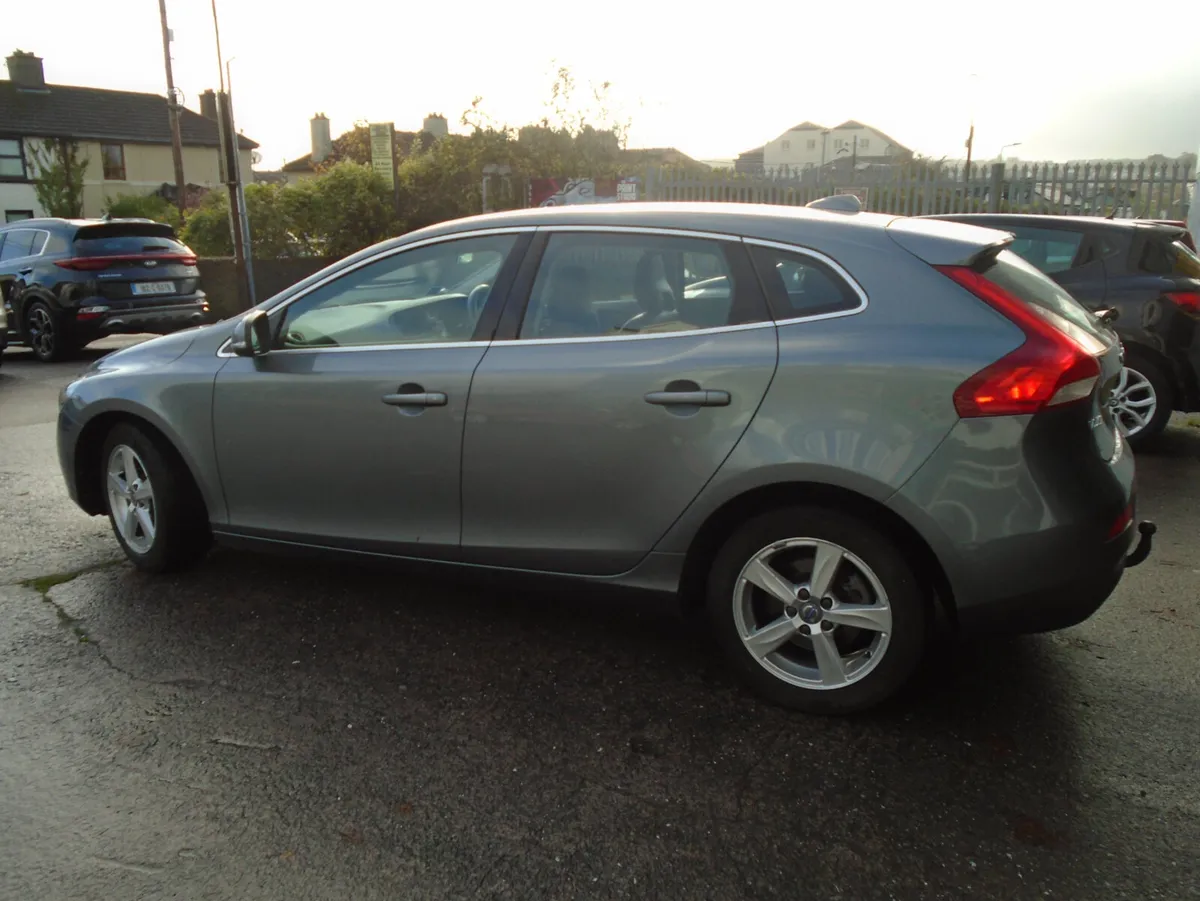 Volvo V40 2016 AUTO leather - Image 3