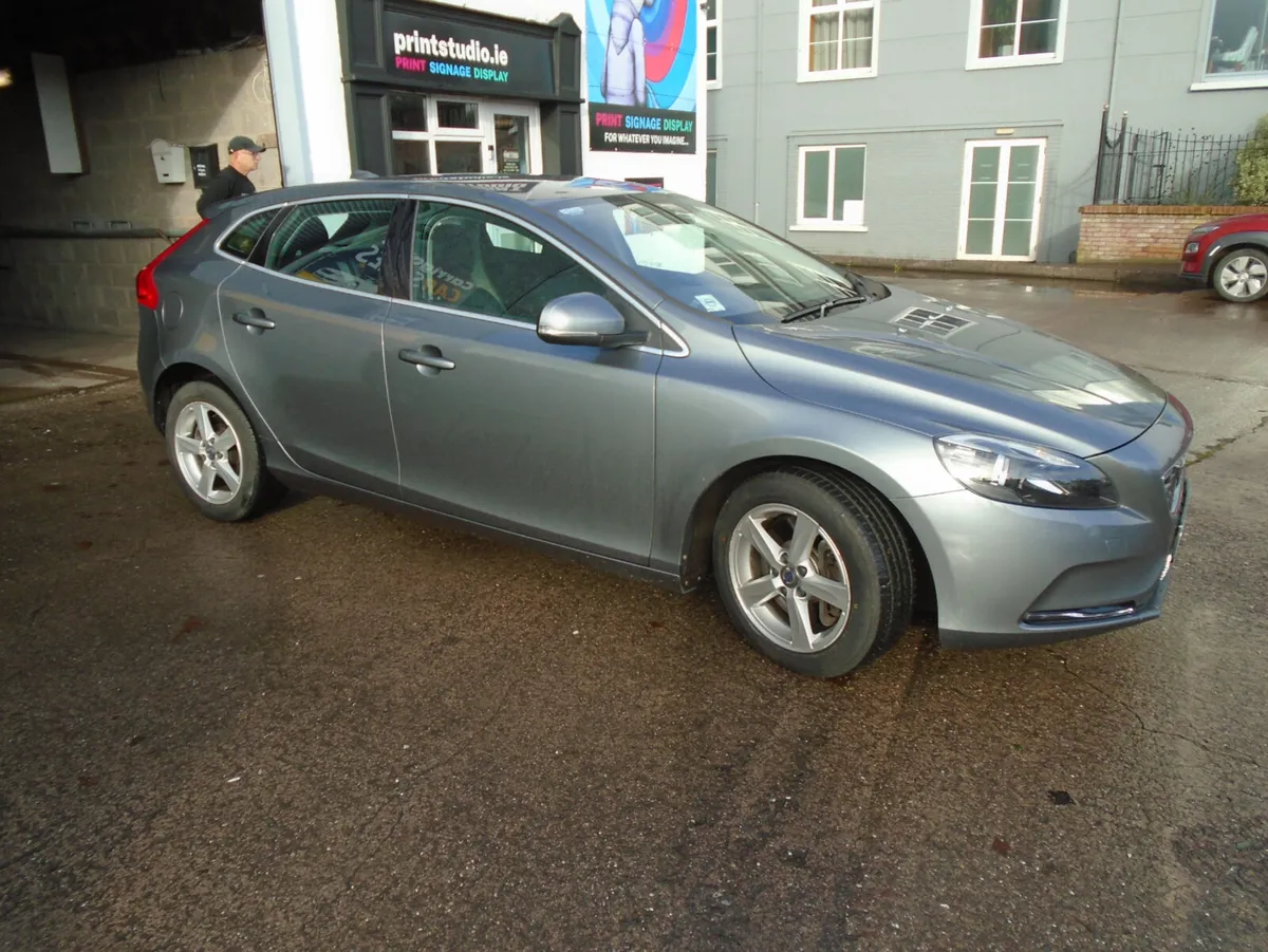 Volvo V40 2016 AUTO leather - Image 1