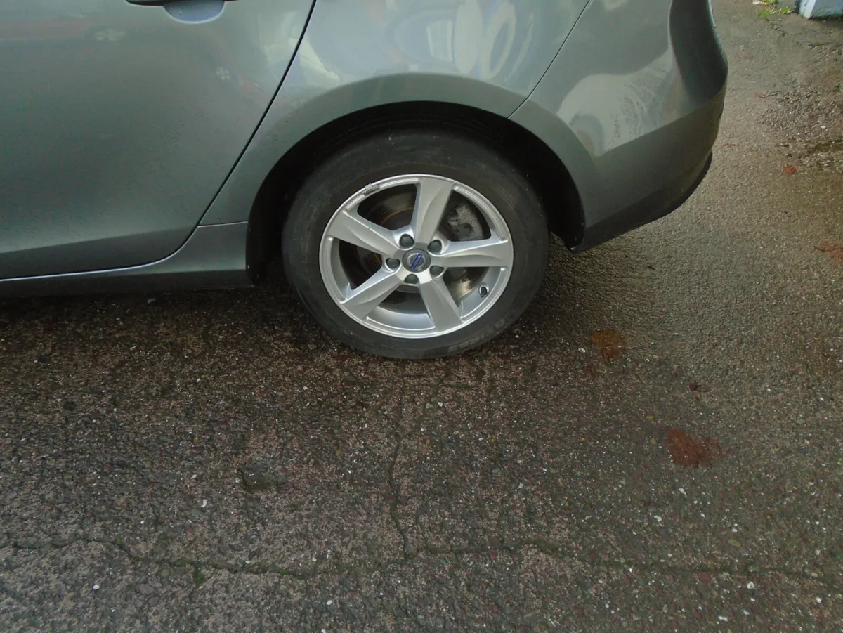 Volvo V40 2016 AUTO leather - Image 4