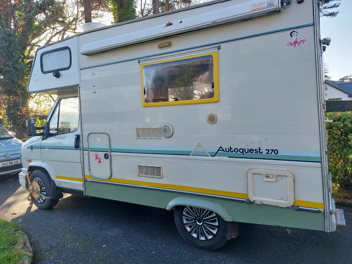 BEAUTIFUL VINTAGE MOTOR HOME/CAMPER 1992 - Image 1