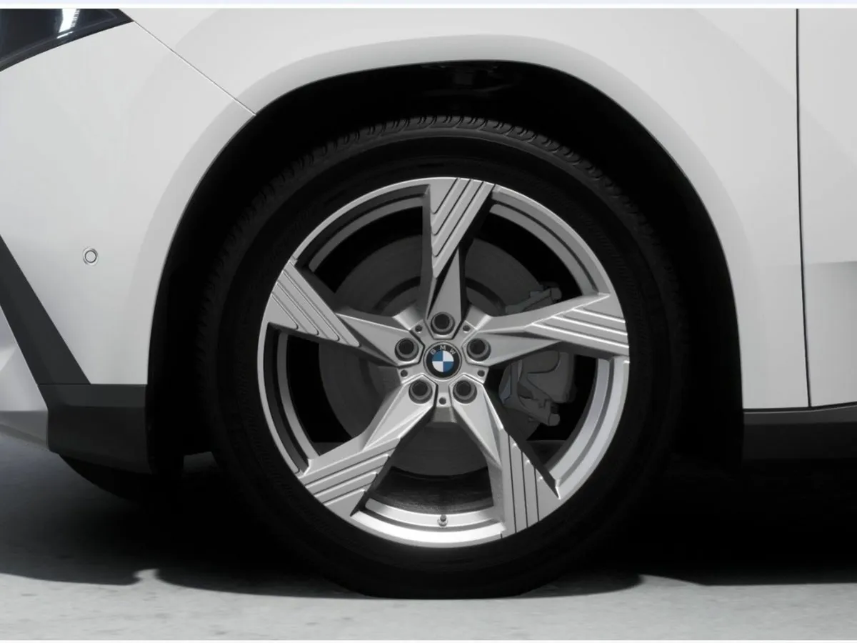 BMW iX3 50 xDrive - Image 3