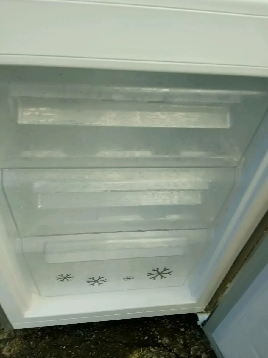 Zanussi fridge freezer - Image 3