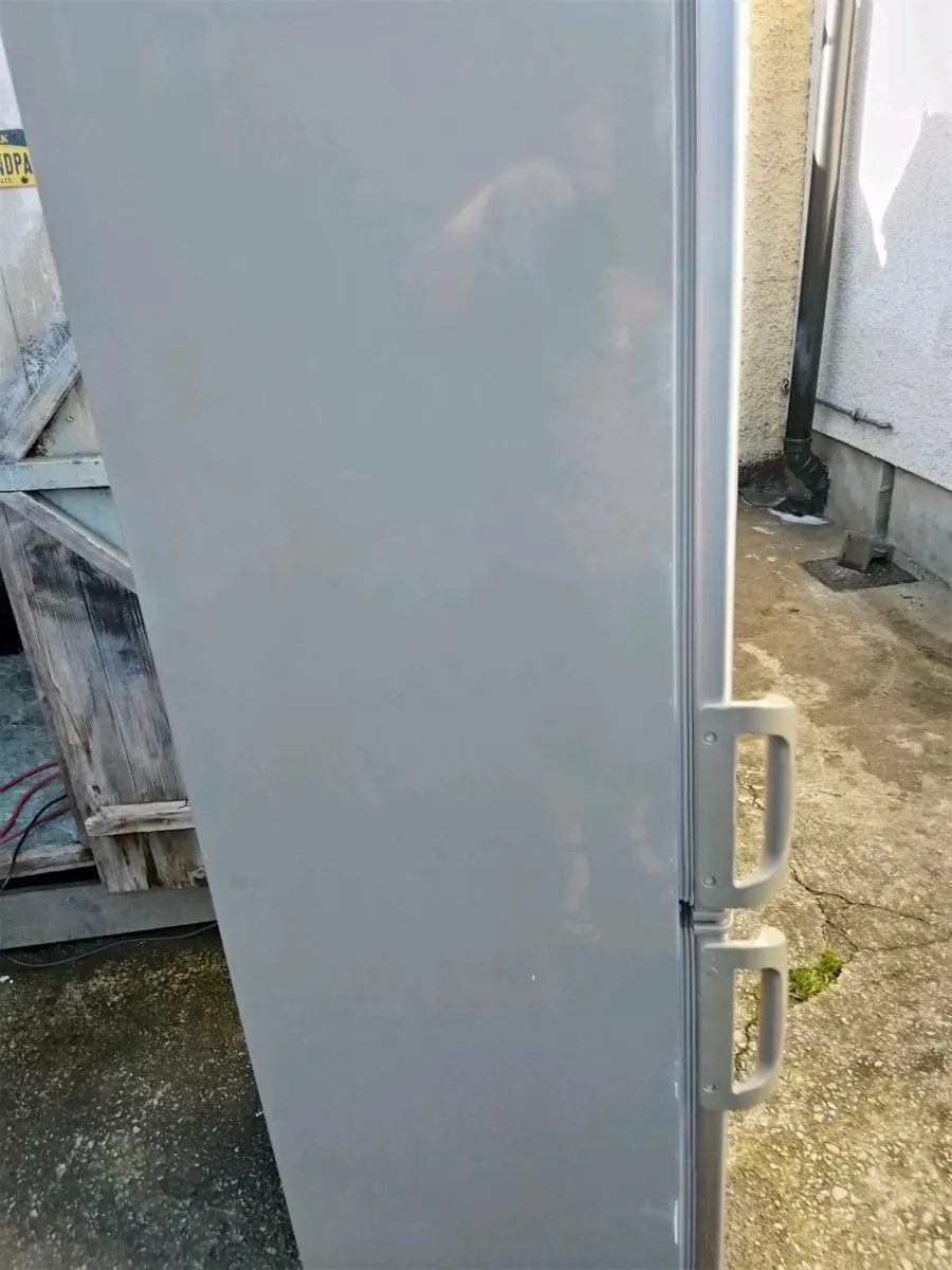 Zanussi fridge freezer - Image 4