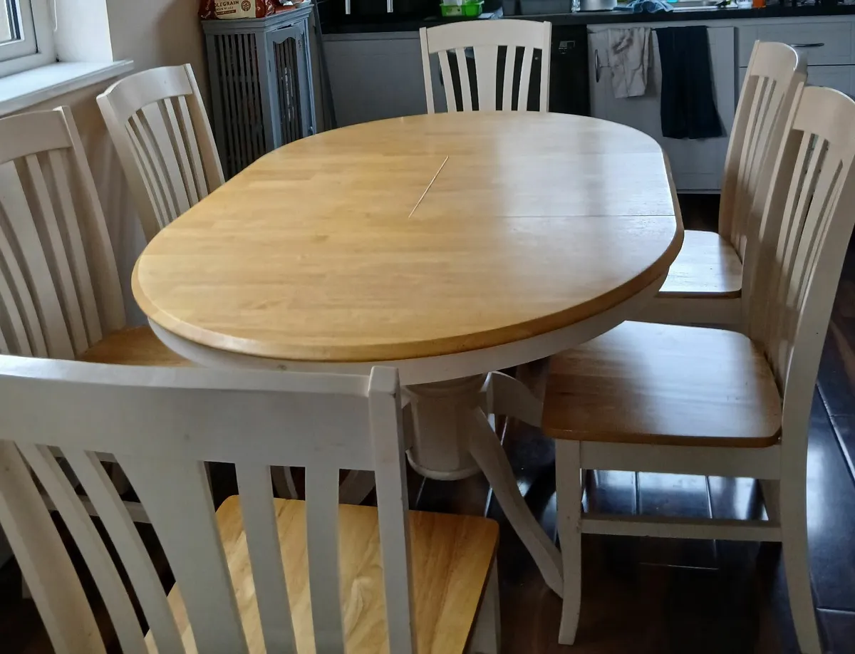 Table and 6 chairs - Image 1