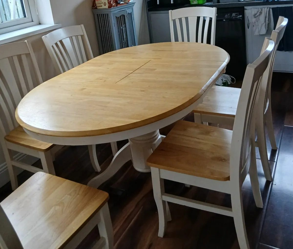 Table and 6 chairs - Image 2