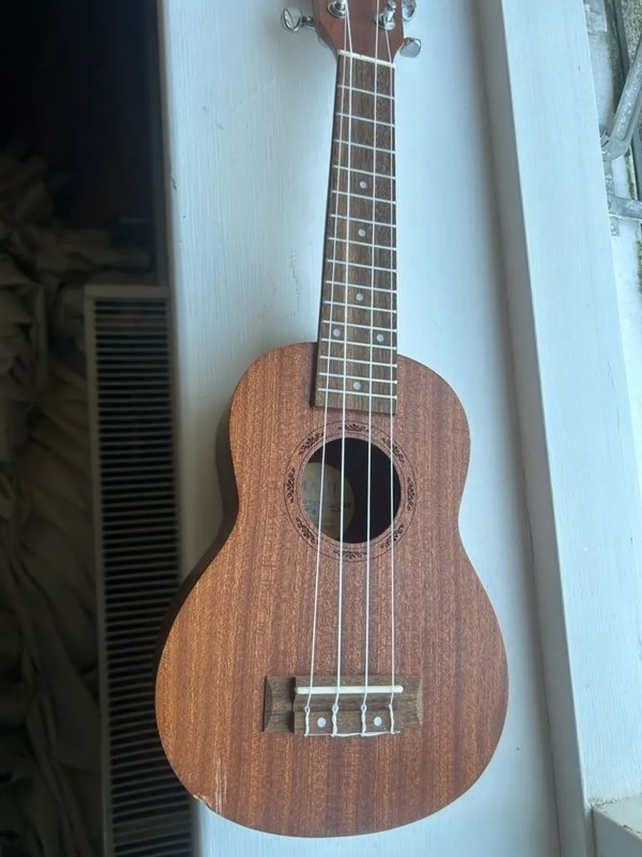 ukulele - Image 1