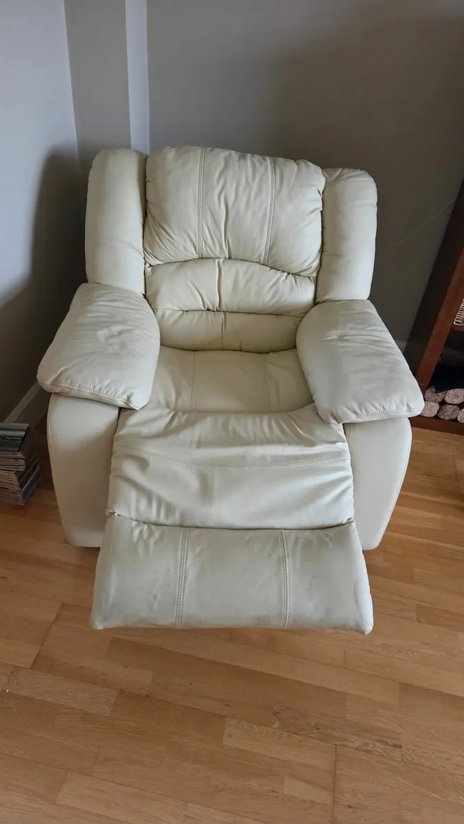 Armchair recliner - Image 1