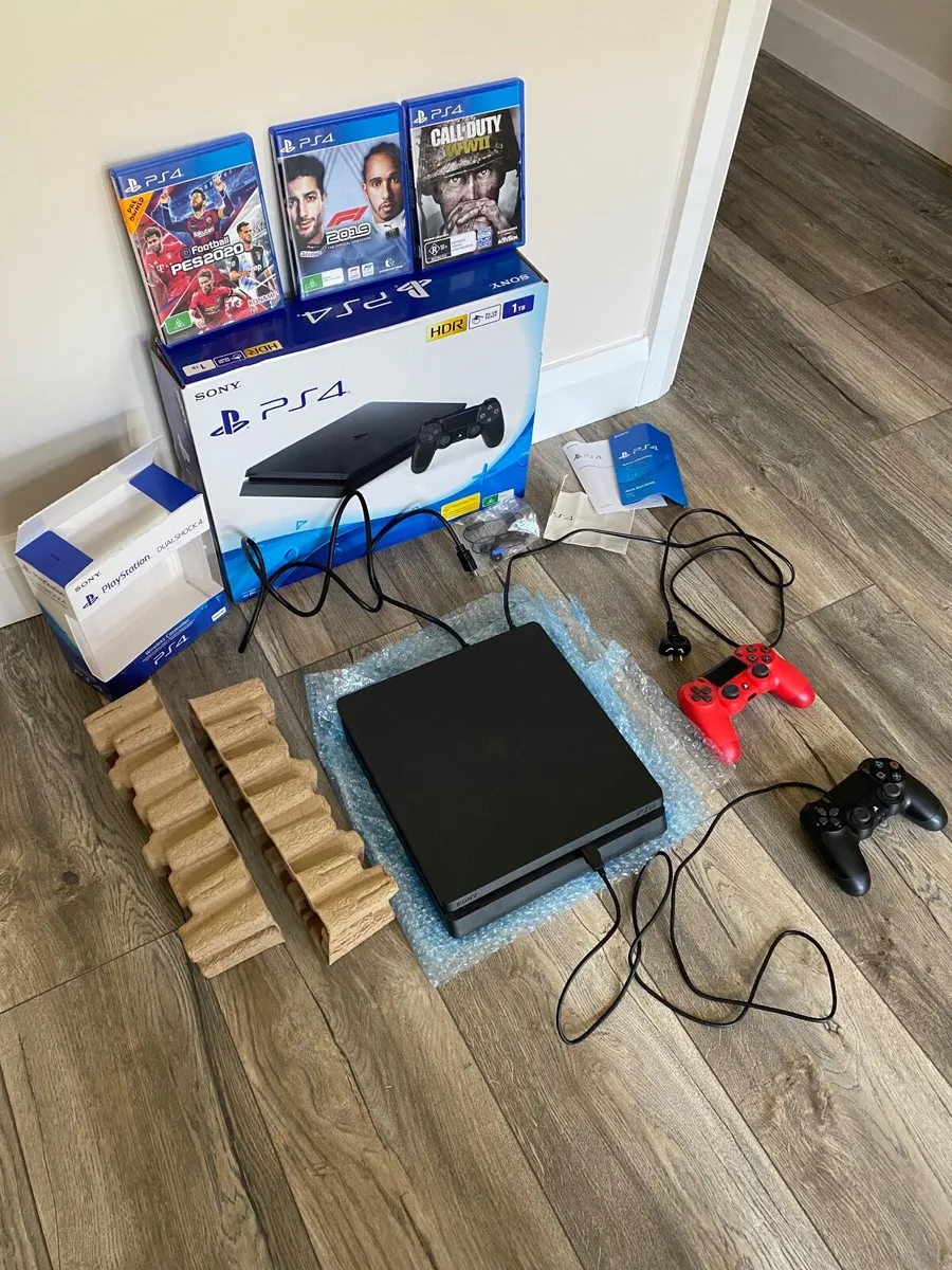 PlayStation 4 (Slim) Bundle - €200 ono - For Sale