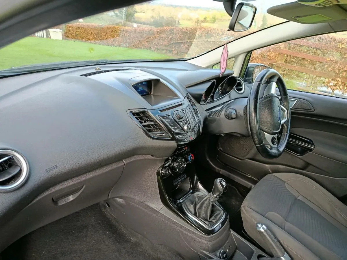 2013 Ford fiesta 1.25 petrol NCT 11/26 tax12/25 - Image 2