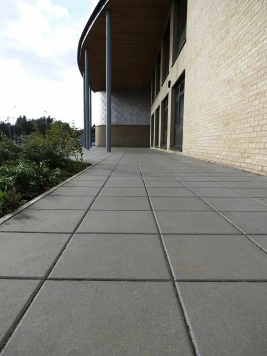 Kilsaran Classic Flags Charcoal-400x400x40mm - Image 1