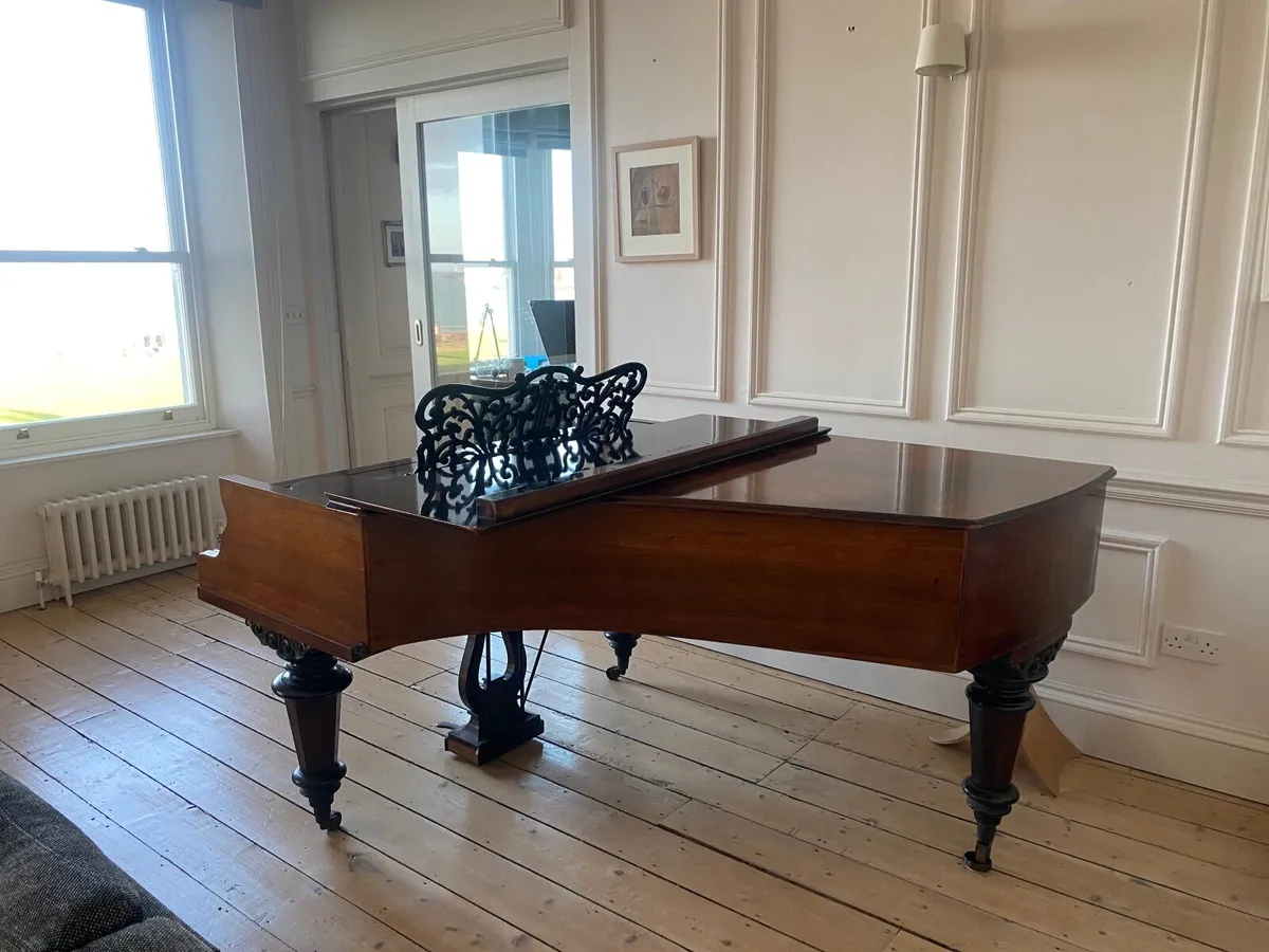 Grand Piano in Mint Condition - Image 4