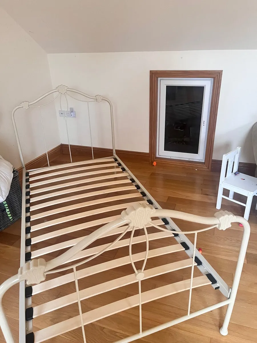 Bed frame single Laura Ashley - Image 2