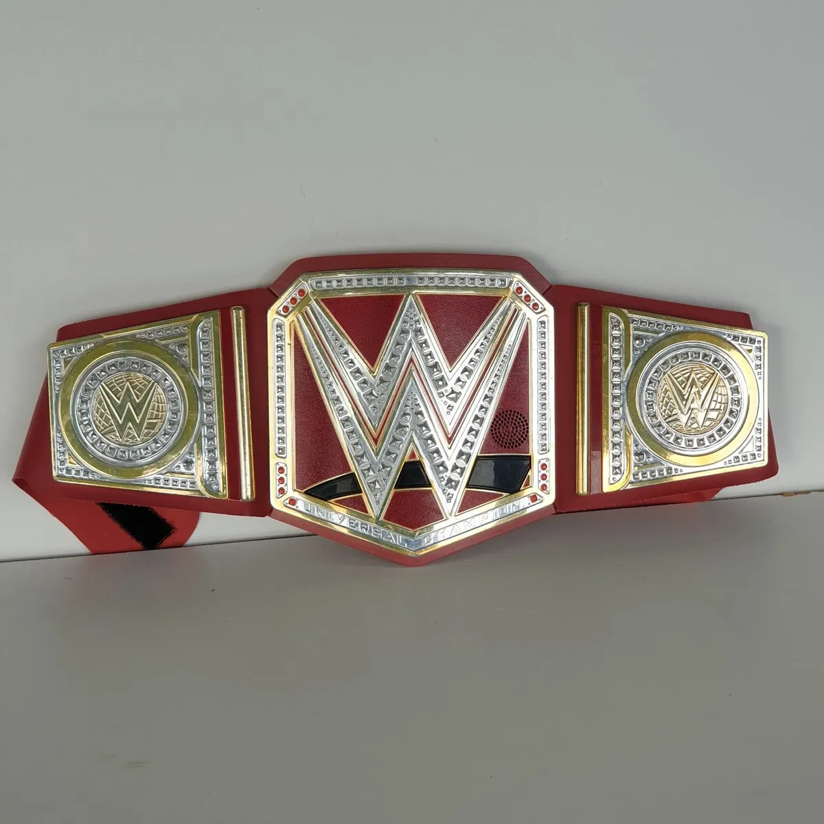 WWE universal champion talking belt wrestling - Image 1