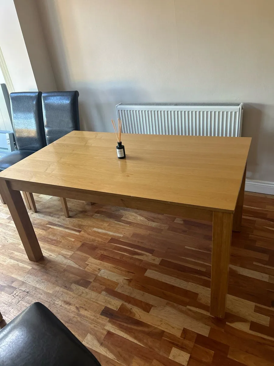 Kitchen table and chairs - Image 2