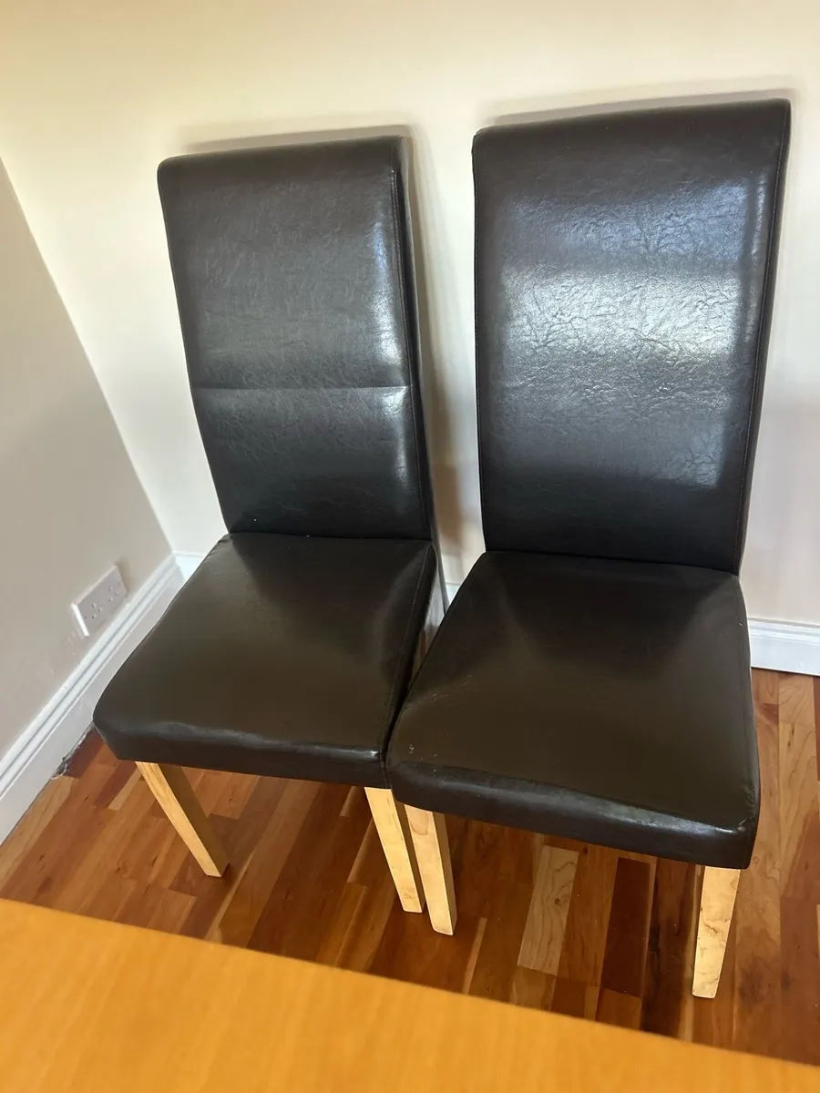 Kitchen table and chairs - Image 3
