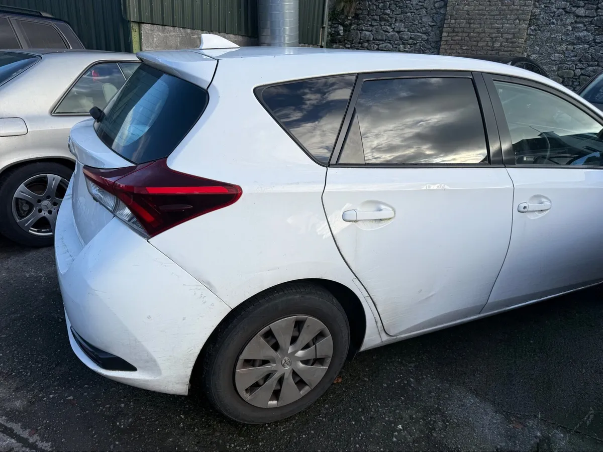 Toyota Auris van - Image 1