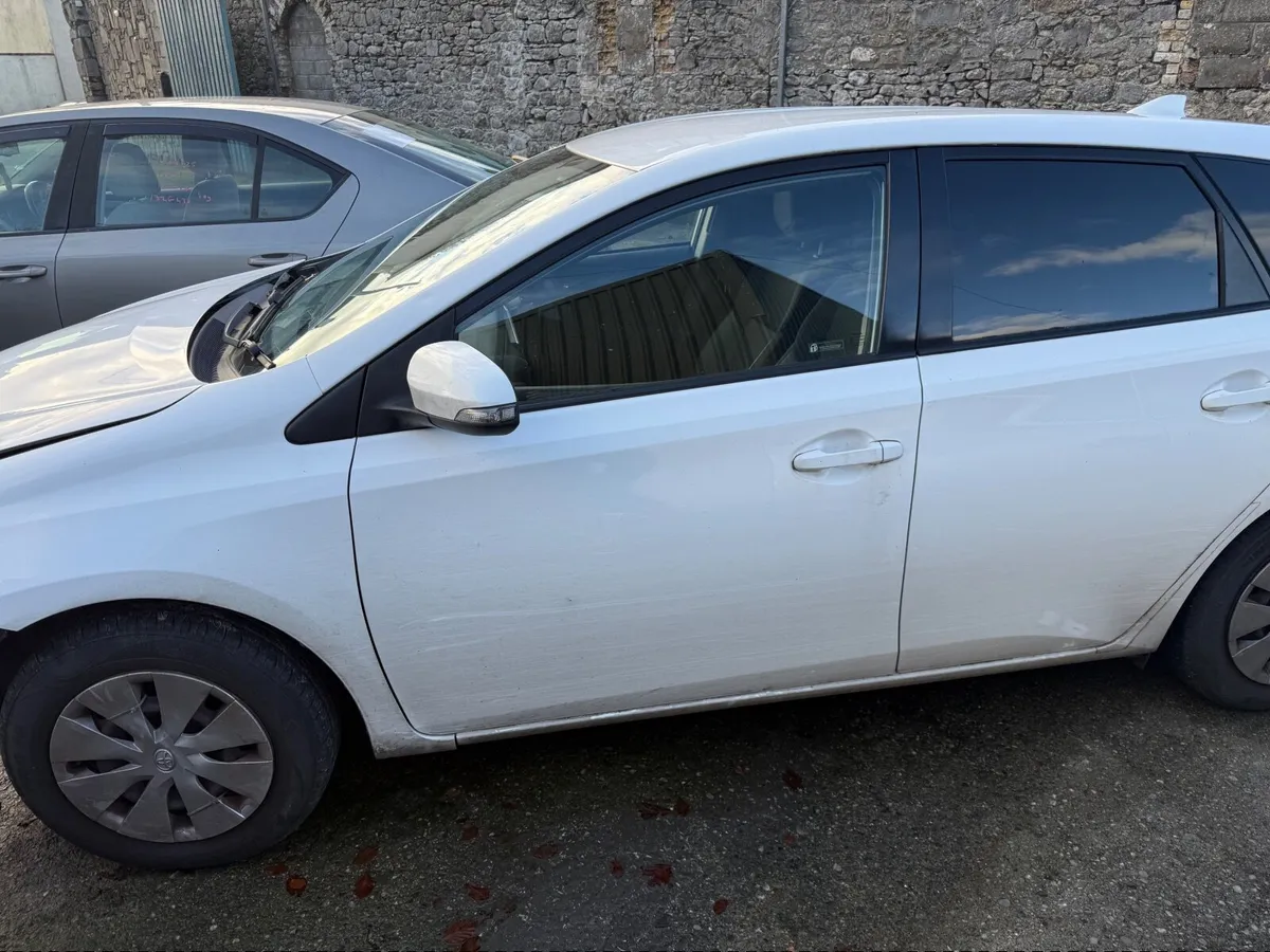 Toyota Auris van - Image 2