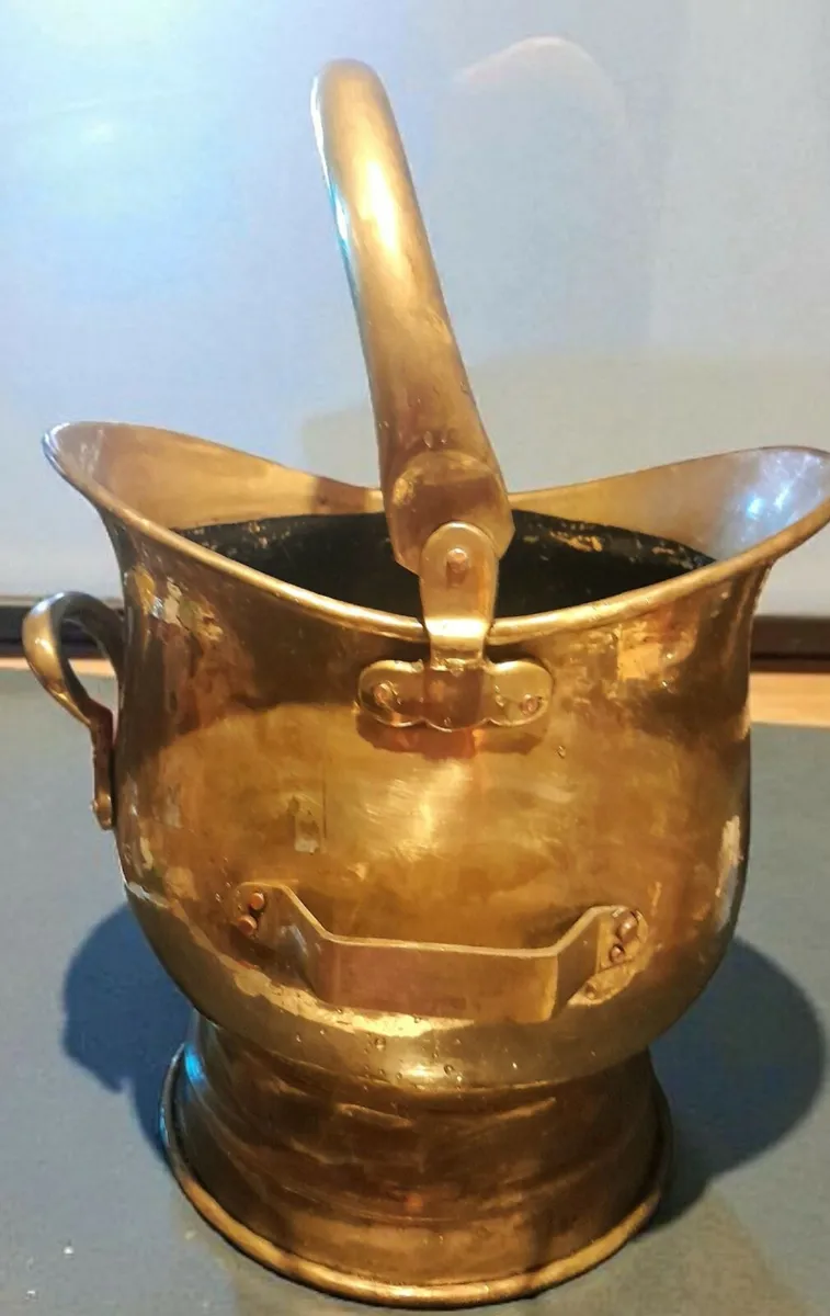 Strong  antique brass coal scuttle - Image 2