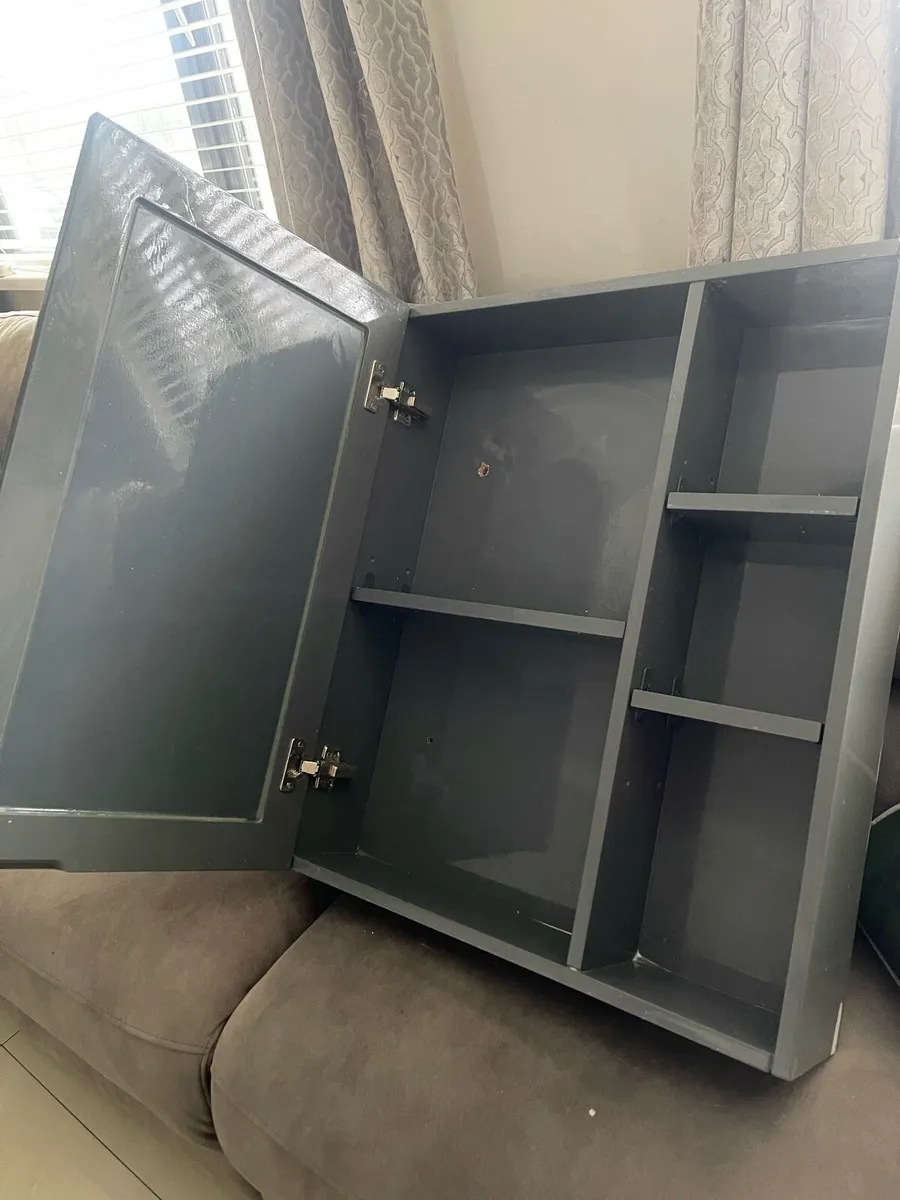 Bathroom vanity - Image 3